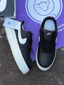 TÊNIS NK COURT VISION - PRETO/BRANCO
