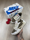 TÊNIS TRAVIS SCOTT REVERSE MOCHA