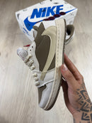 TÊNIS TRAVIS SCOTT REVERSE MOCHA